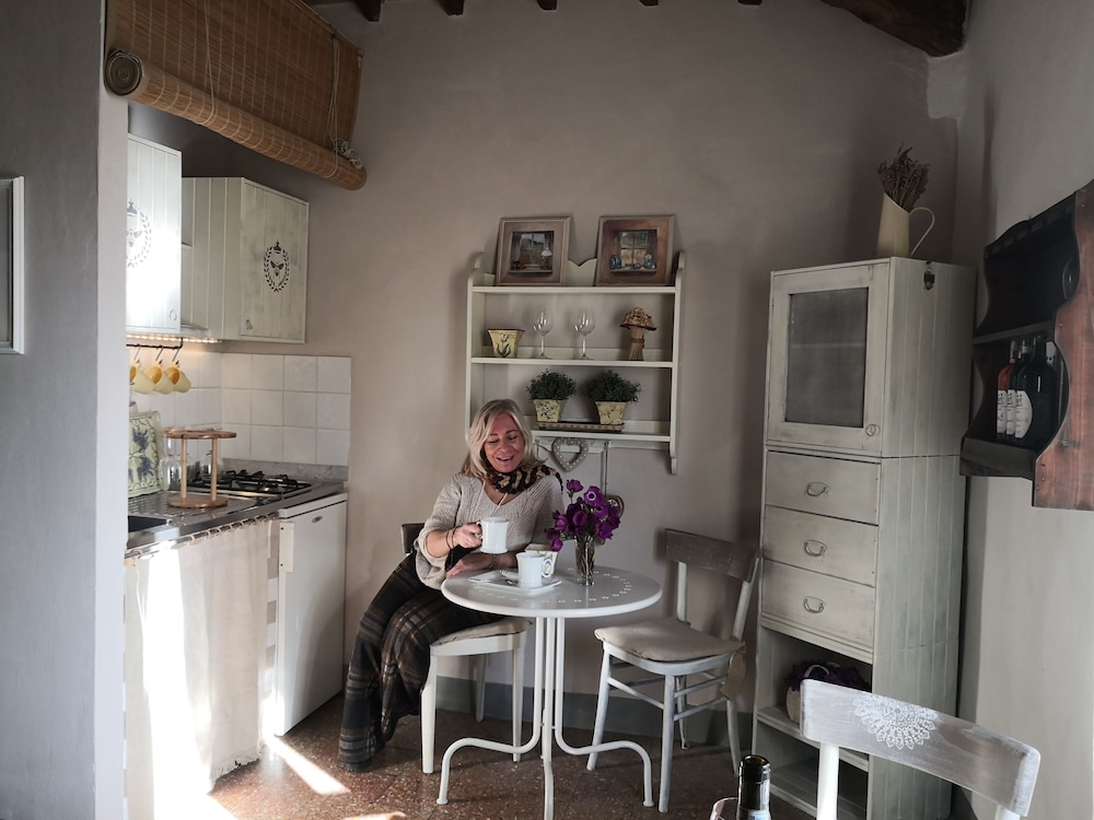 Romantic Studio, Vineyard View, Tower photo 2