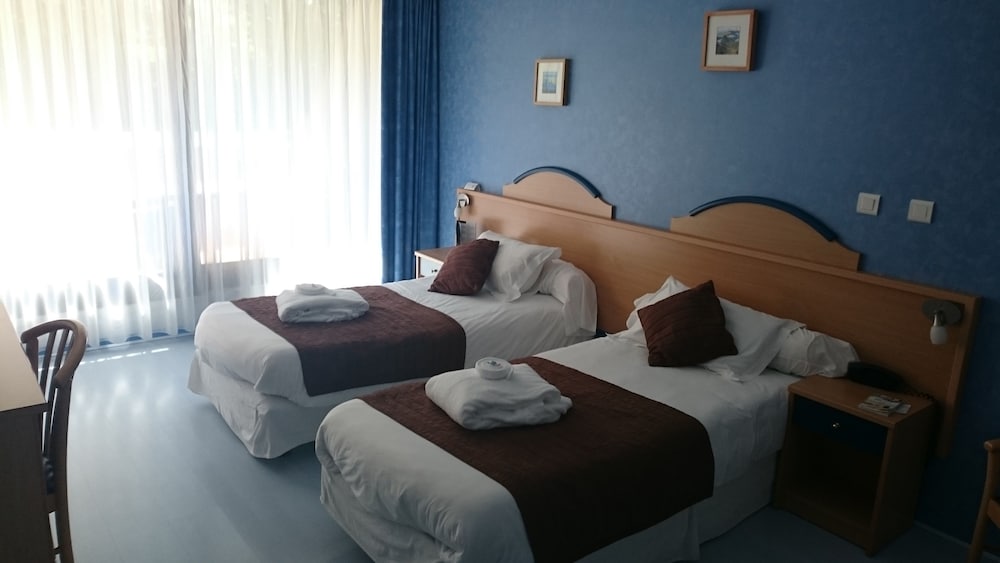 Standard Twin Room - Photo 3