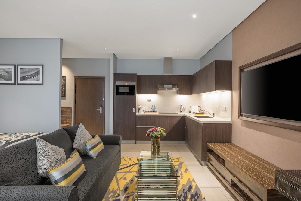 Executive Suite, 2 Twin Beds, Kitchenette - Photo 4