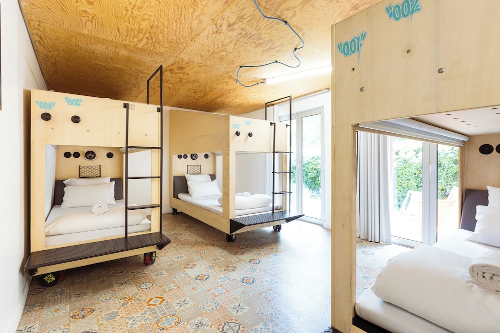 Design Private Deluxe Bedroom for 4 people with a Bathroom photo 1