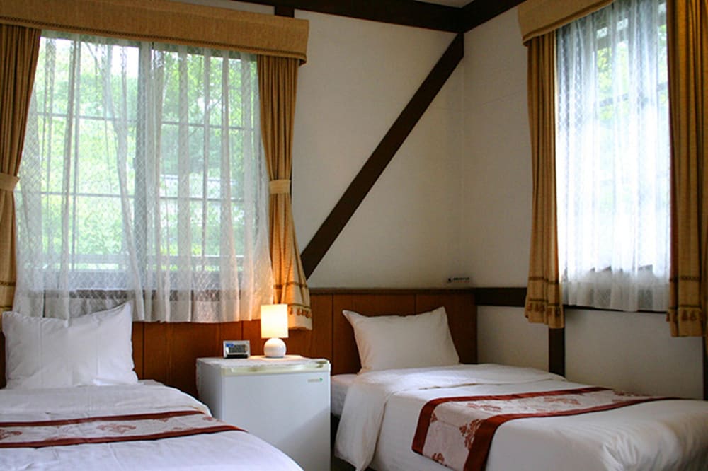 Deluxe Triple Room, 3 Twin Beds, Non Smoking, Mountain View photo 1
