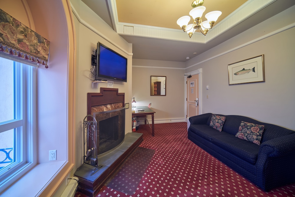 Superior Room, 1 Queen Bed with Sofa bed, Courtyard View photo 1