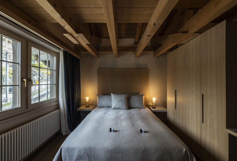 Basic Double Room, 1 Queen Bed, Balcony photo 3