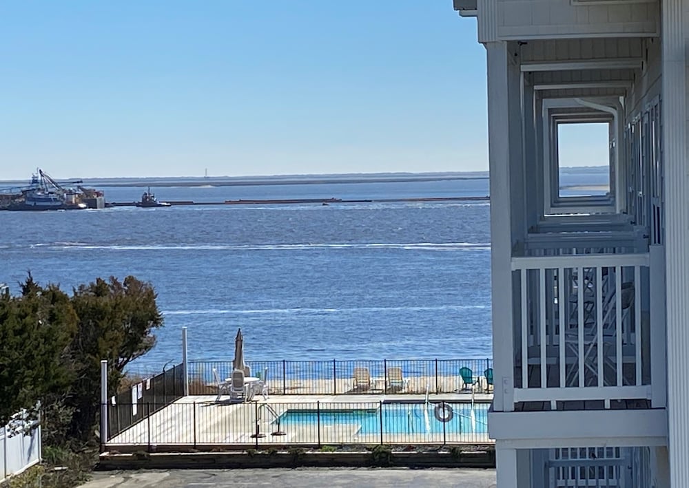 Deluxe Studio, 1 Bedroom, Balcony, River View - Photo 9