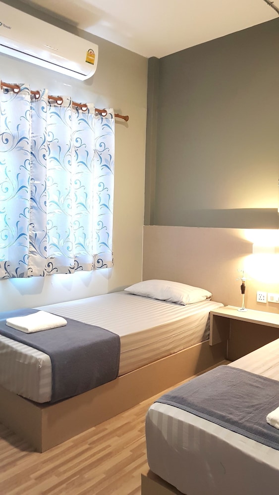 Twin Room with Shared Bathroom - AC photo 2