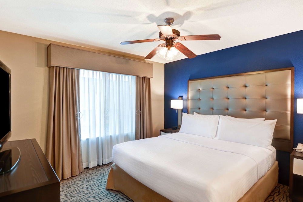 Suite, 1 King Bed, Accessible, Bathtub - Photo 2