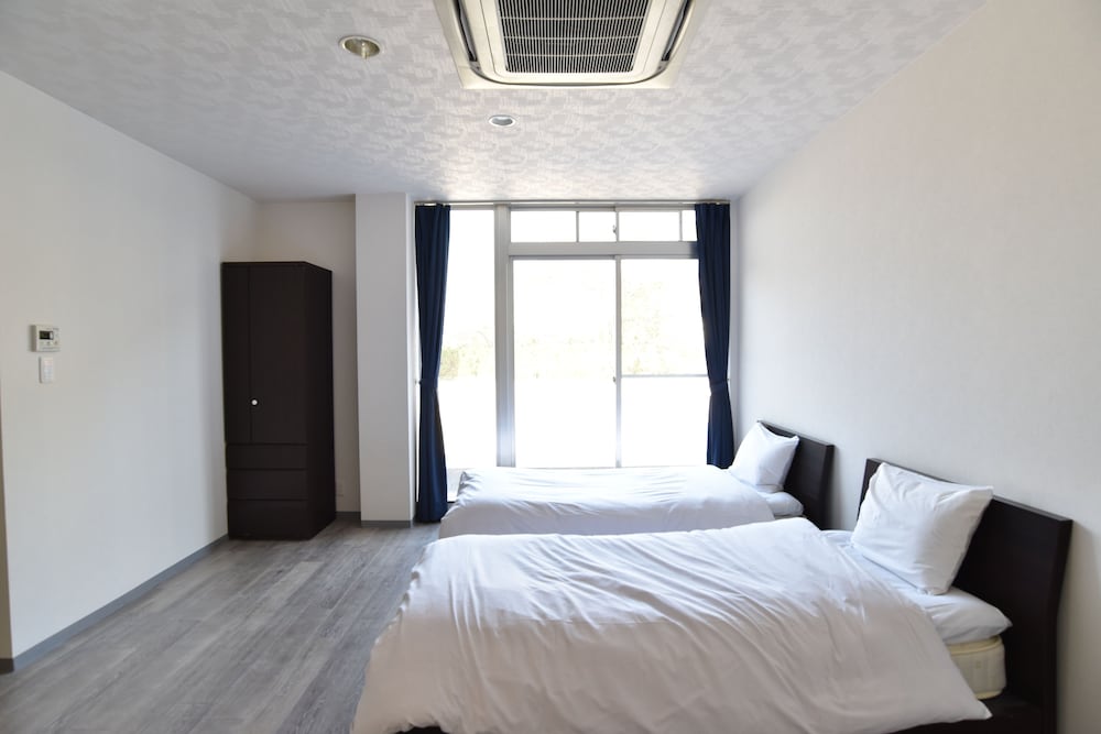 Western Style Room, 8 tatami, with Bathtub (Accessible) photo 2
