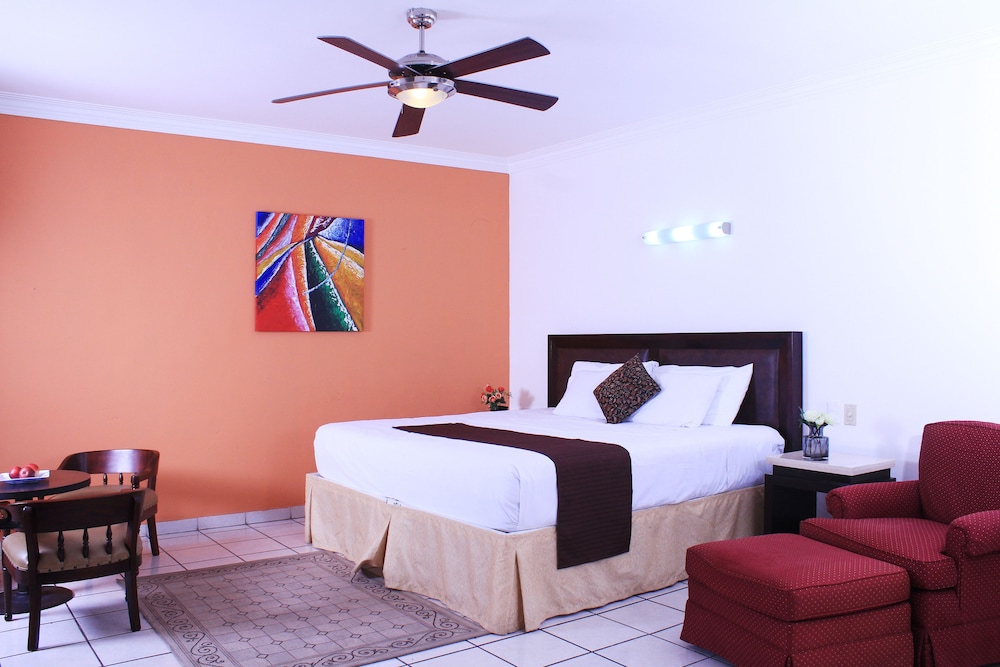 Junior Room, 1 King Bed, Courtyard View photo 1