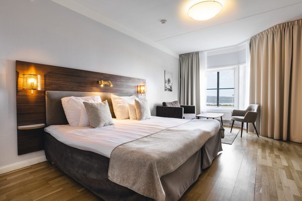 Deluxe Room, 2 Twin Beds, Non Smoking, Sea View (with Sofabed) - Photo 1