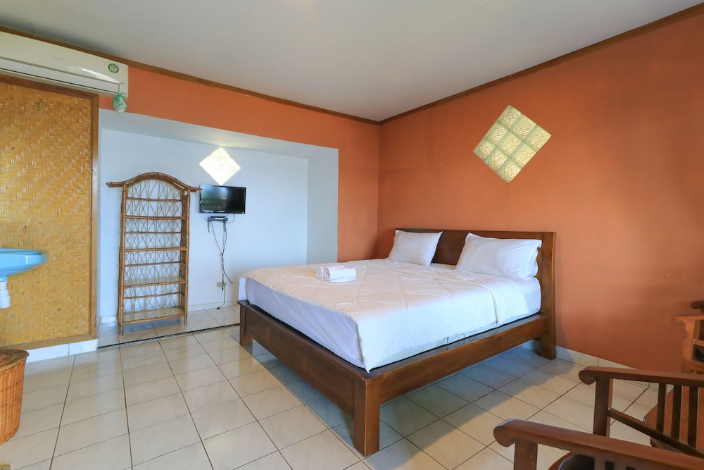 Deluxe room with AC - Photo 1