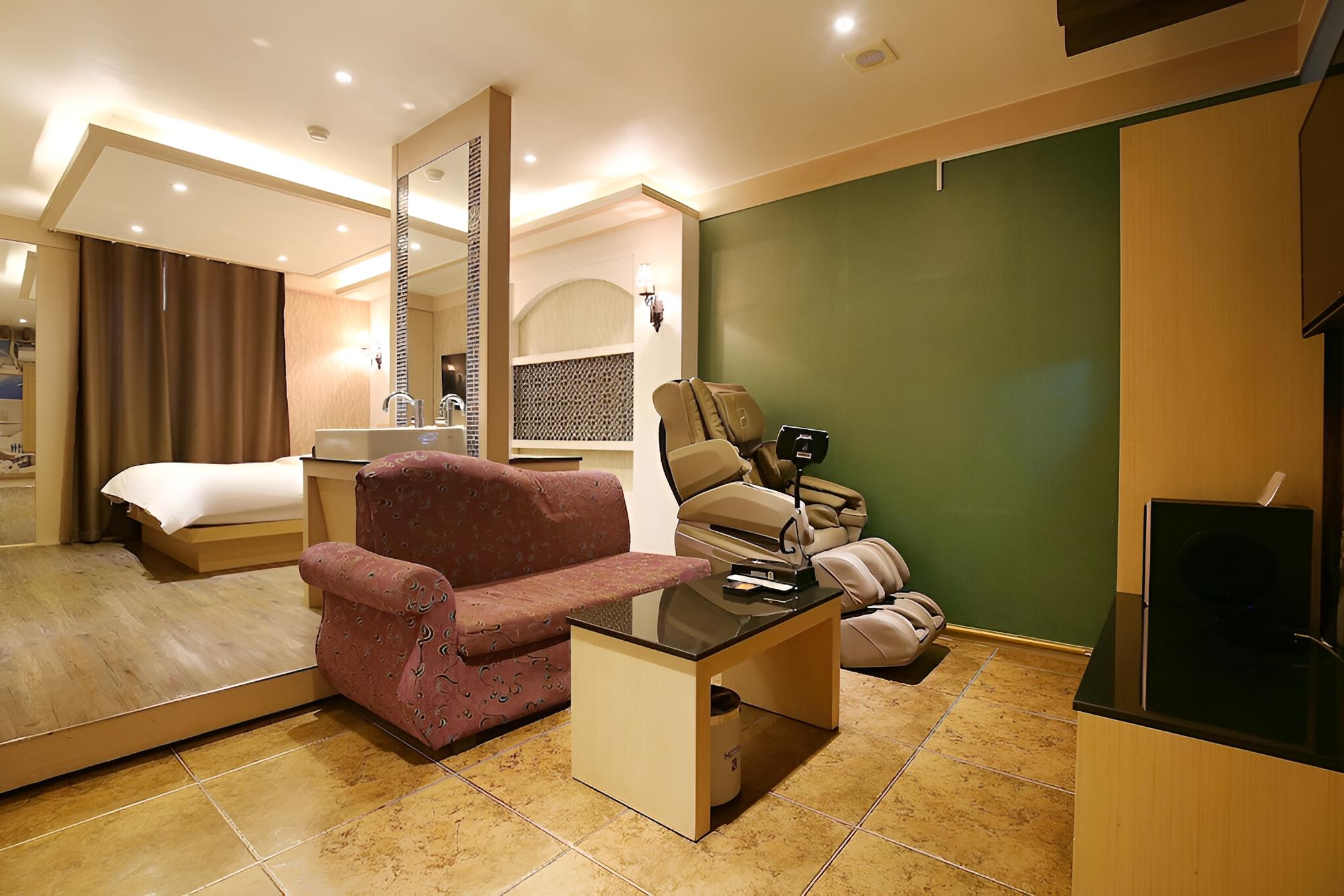 Room (Suite-B) photo 1