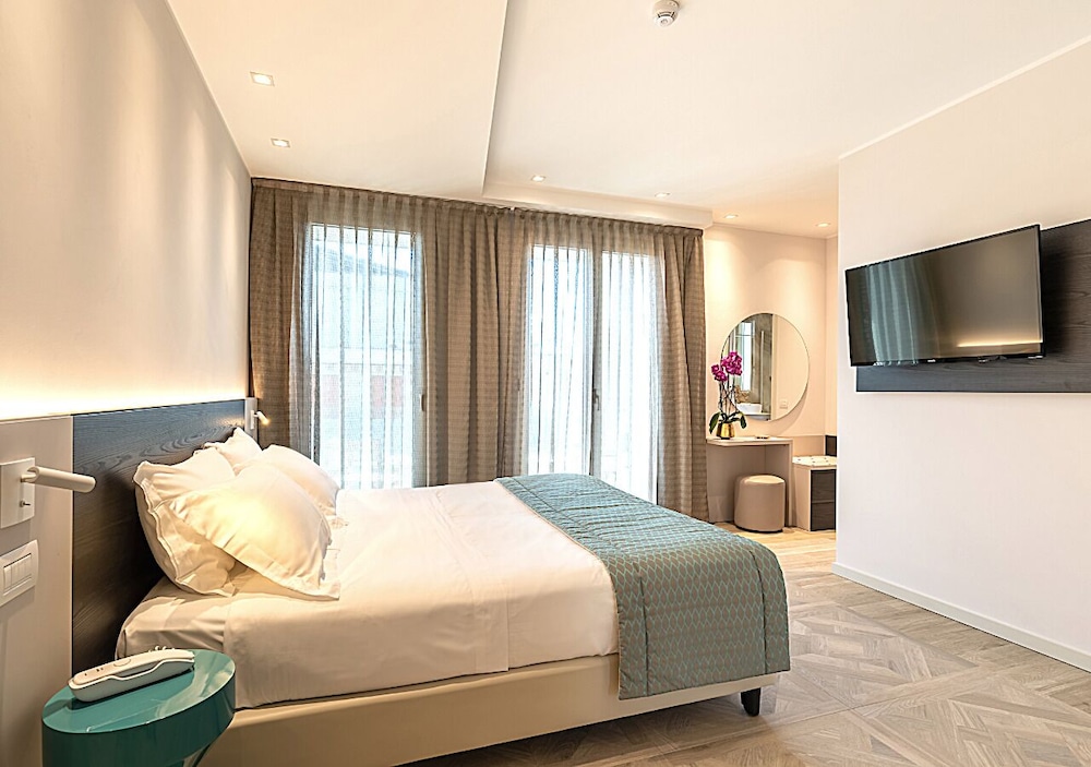 Superior Double Room, Balcony, Partial Sea View photo 1