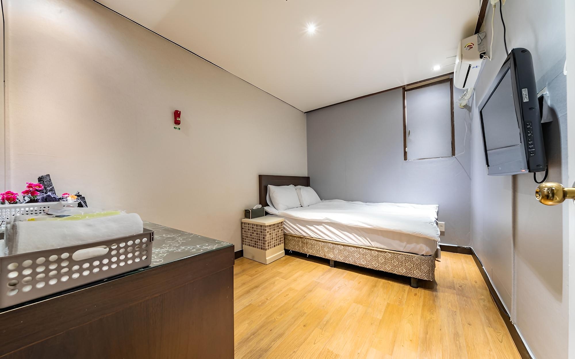 Room (Standard) - Photo 1