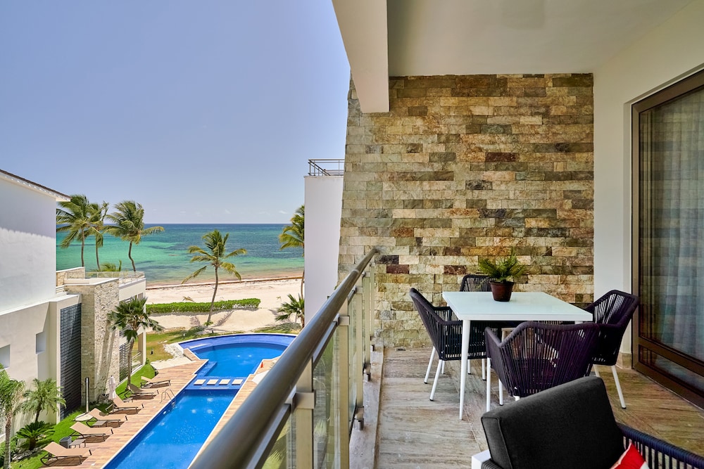 Junior Penthouse photo 3