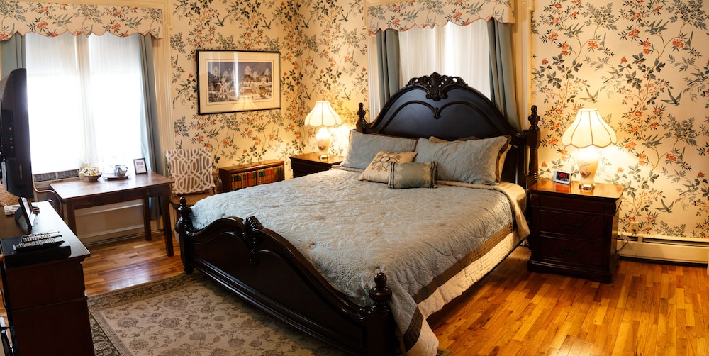 Margery Stone Room photo 3