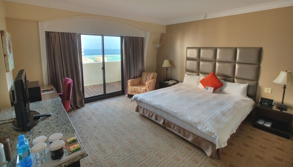 Executive Oceanview King with Lounge Access