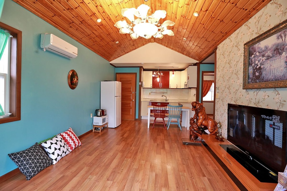 Room (Jade) photo 1