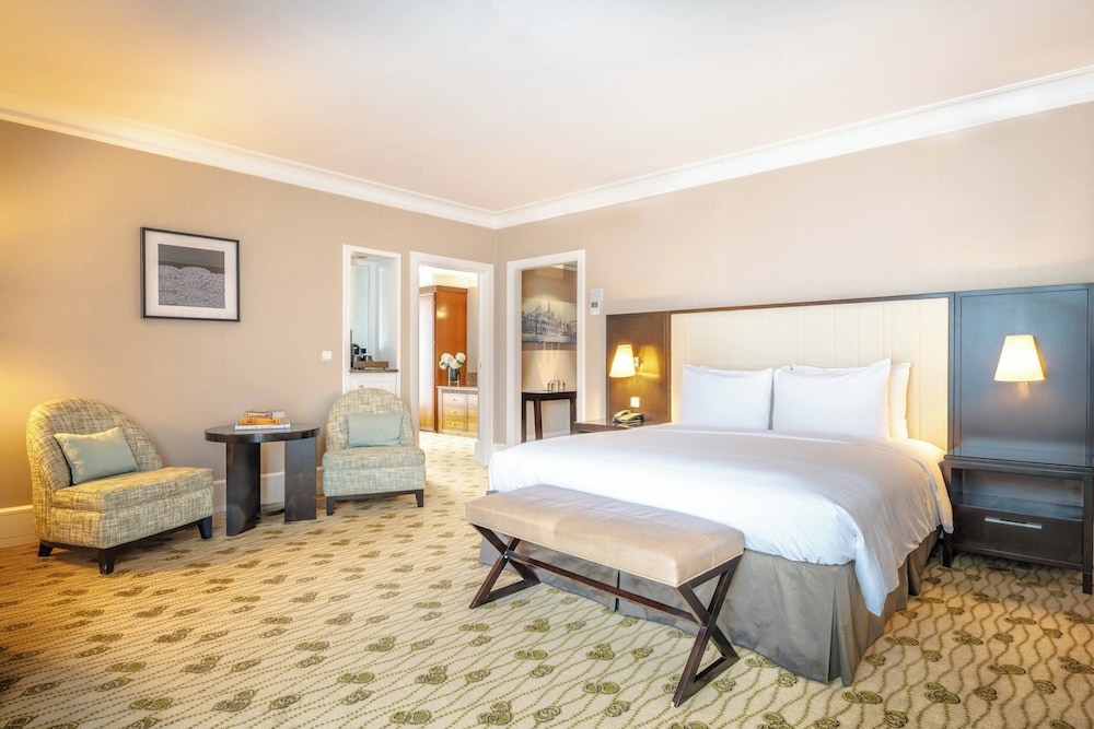 Executive Suite, 1 King Bed - Photo 5