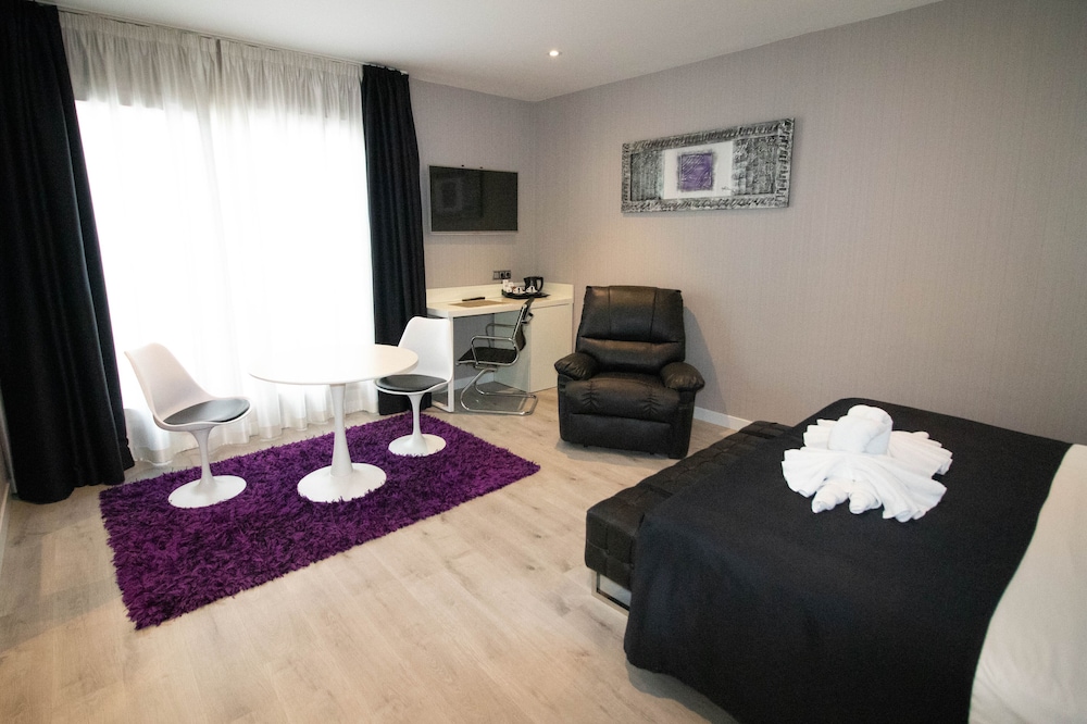 Suite - Photo 2