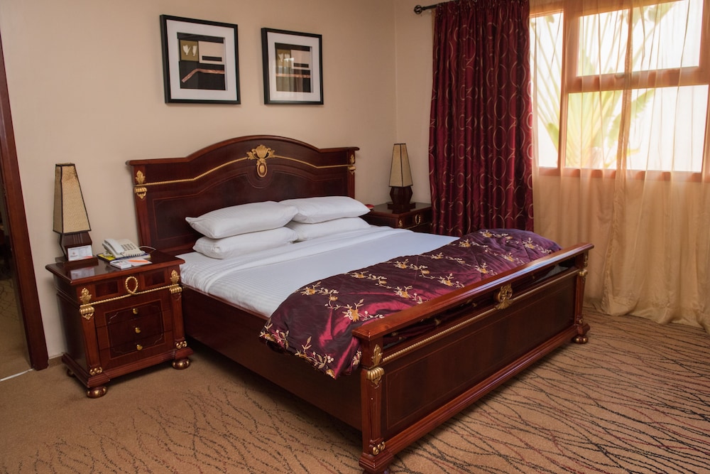 Deluxe Suites photo 2