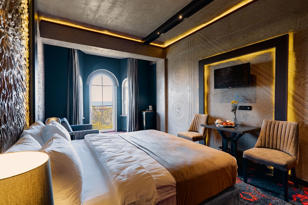Deluxe Double or Twin Room, Sea View - Photo 13