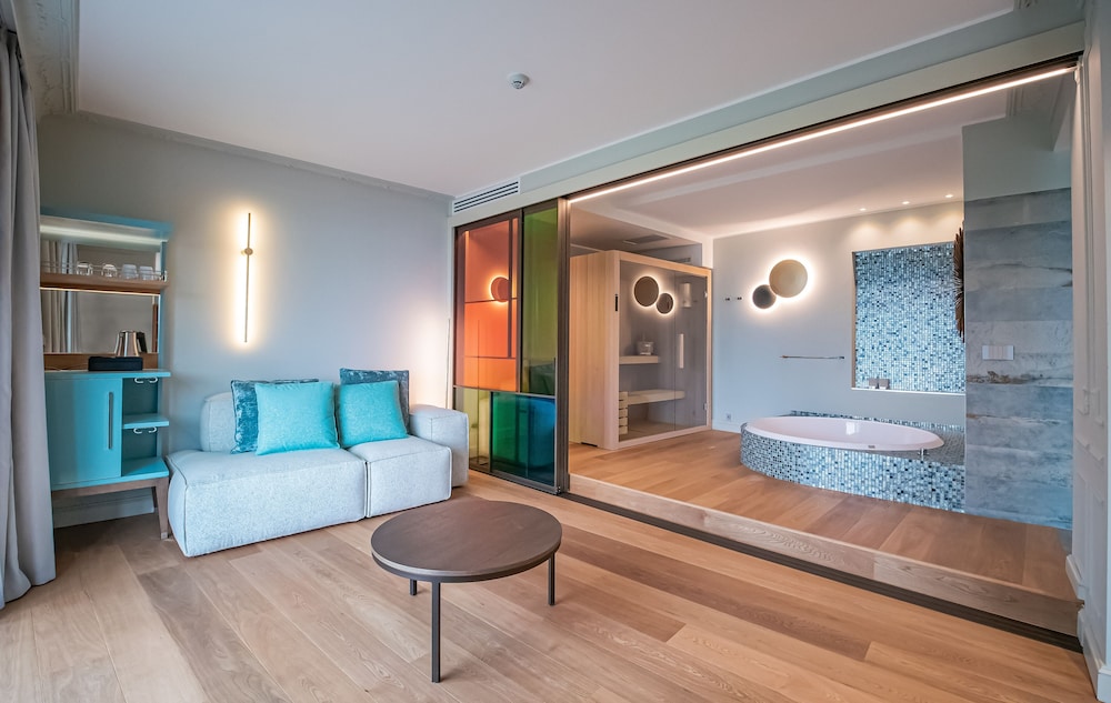 Deluxe Suite