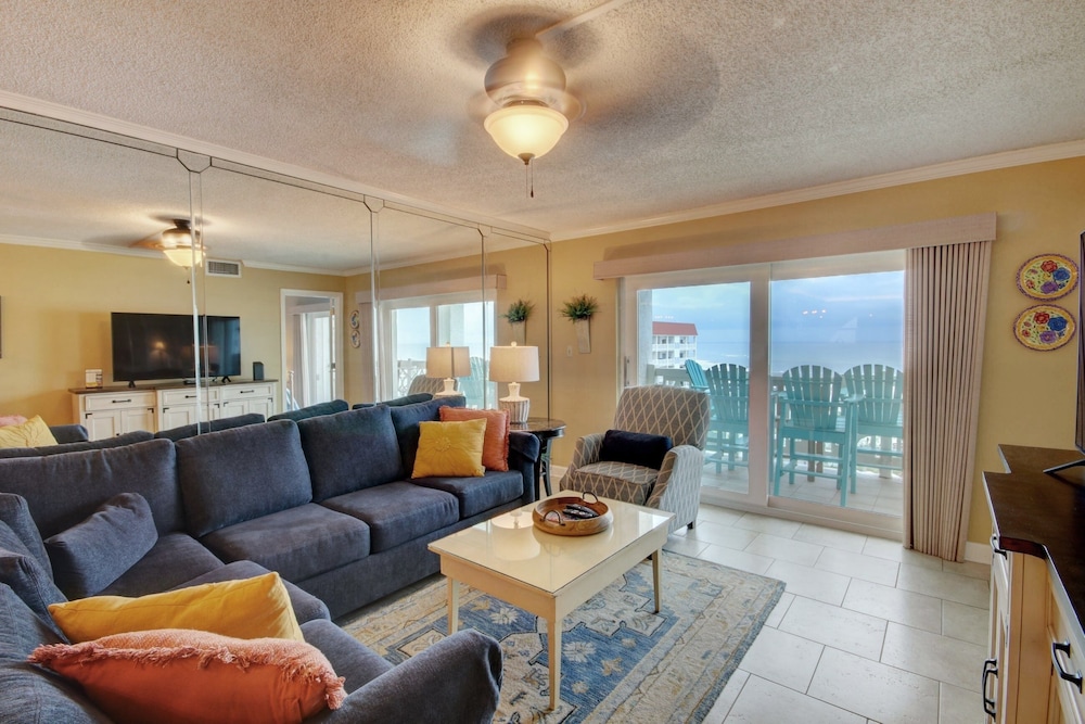 Condo, 2 Bedrooms