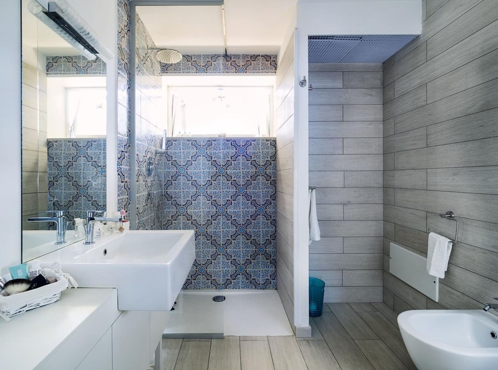 Deluxe Apartment, Hot Tub, Sea View photo 2