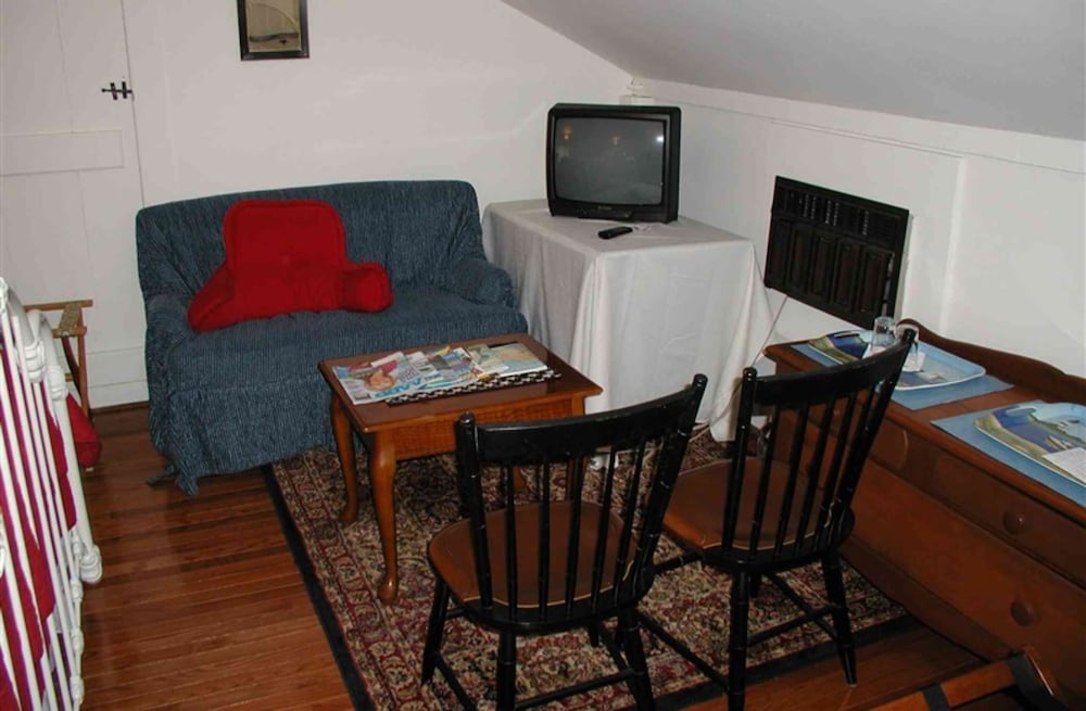 Room (Americana Family Suite) photo 2