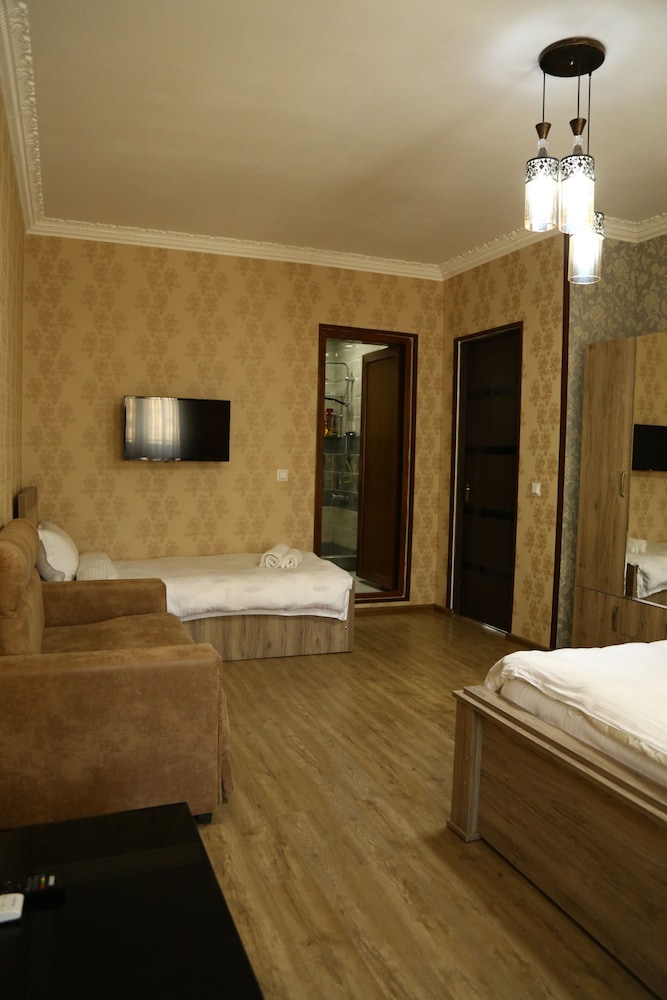 Triple Room, 1 Bedroom - Photo 3