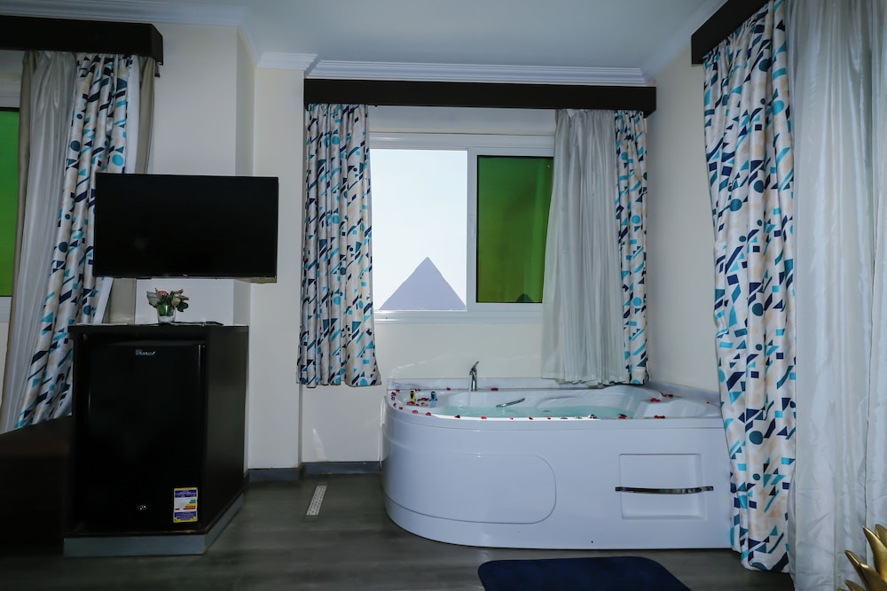 Executive Double Room, Jetted Tub (Pyramids View) - Photo 7