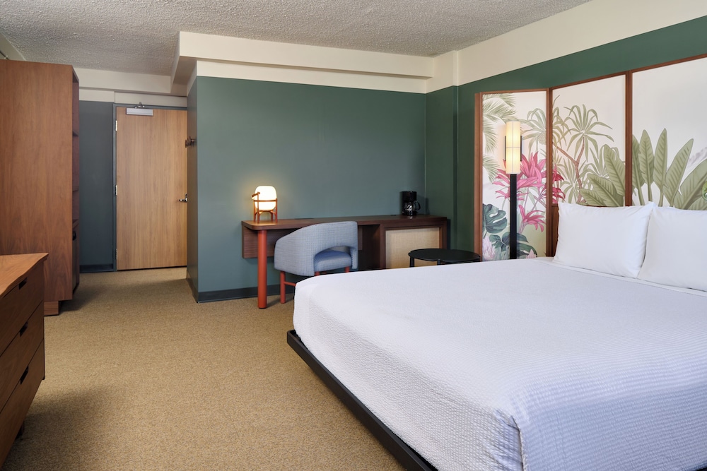 Room, 1 King Bed, City View - Photo 1