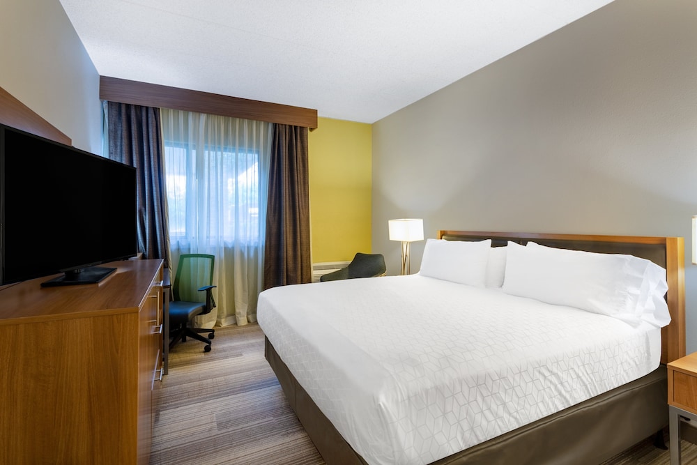 Suite, 1 Bedroom, Roll-in Shower (Mobility, Roll-In Shower) - Photo 3