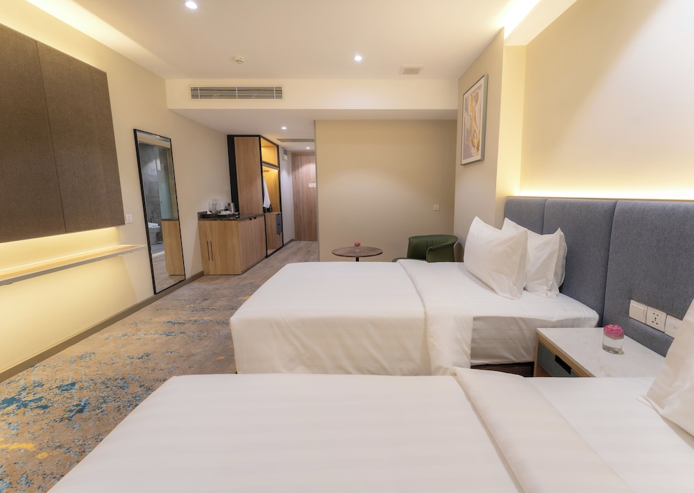 Deluxe Twin Room, City View - Photo 1