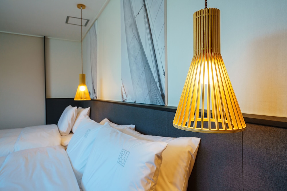 Premium Twin Room - Photo 3