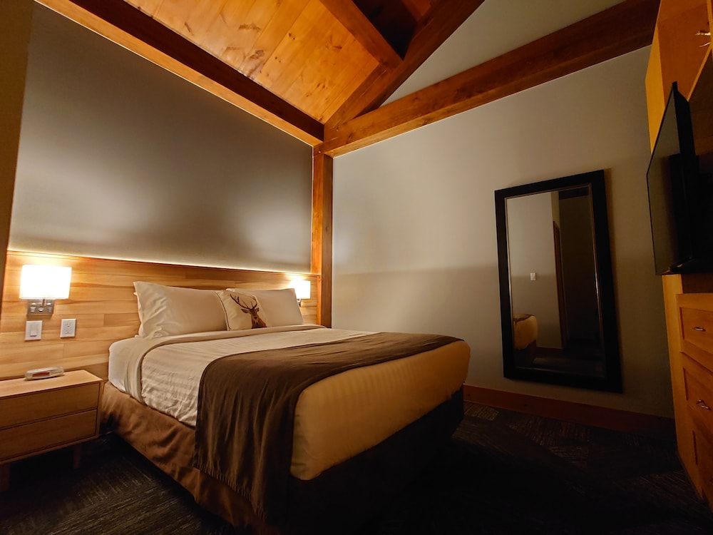 Honeymoon Suite, 1 Queen Bed with Sofa bed, Jetted Tub