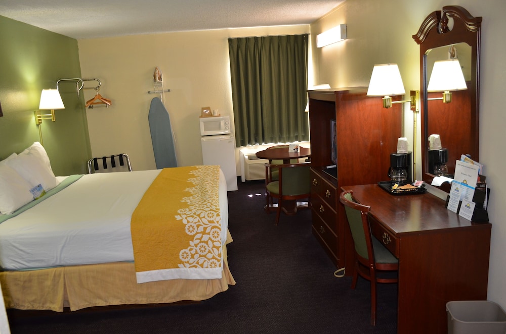 Standard Room, 1 Queen Bed - Photo 5