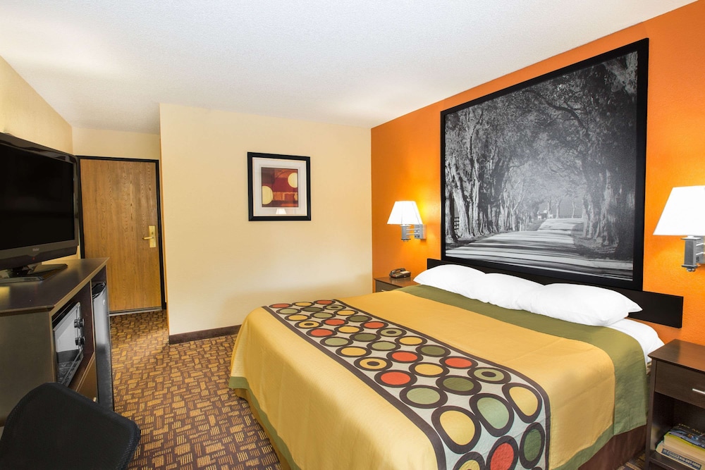 Room, 1 Queen Bed, Microwave photo 3