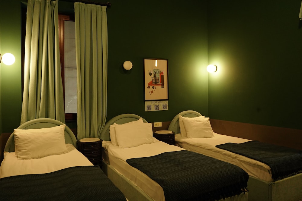 Classic Triple Room, 3 Bedrooms photo 2