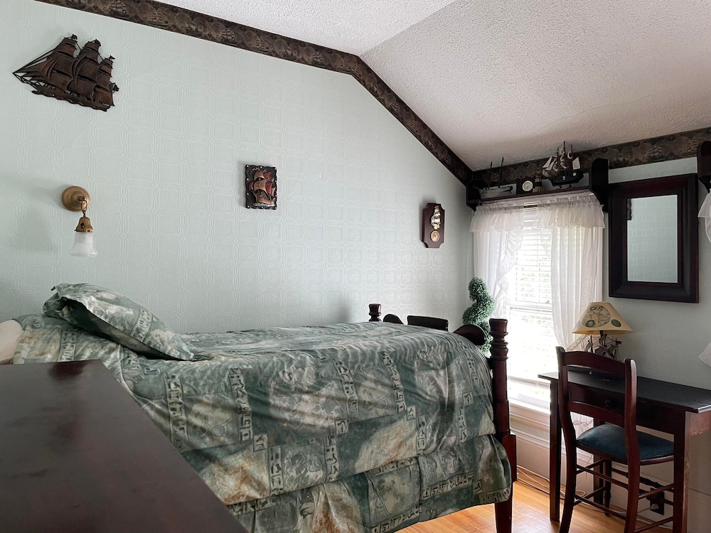 Single Room, Private Bathroom, Garden View (Single) photo 1