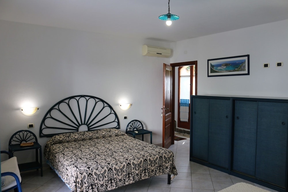 Deluxe Room, Multiple Beds photo 3