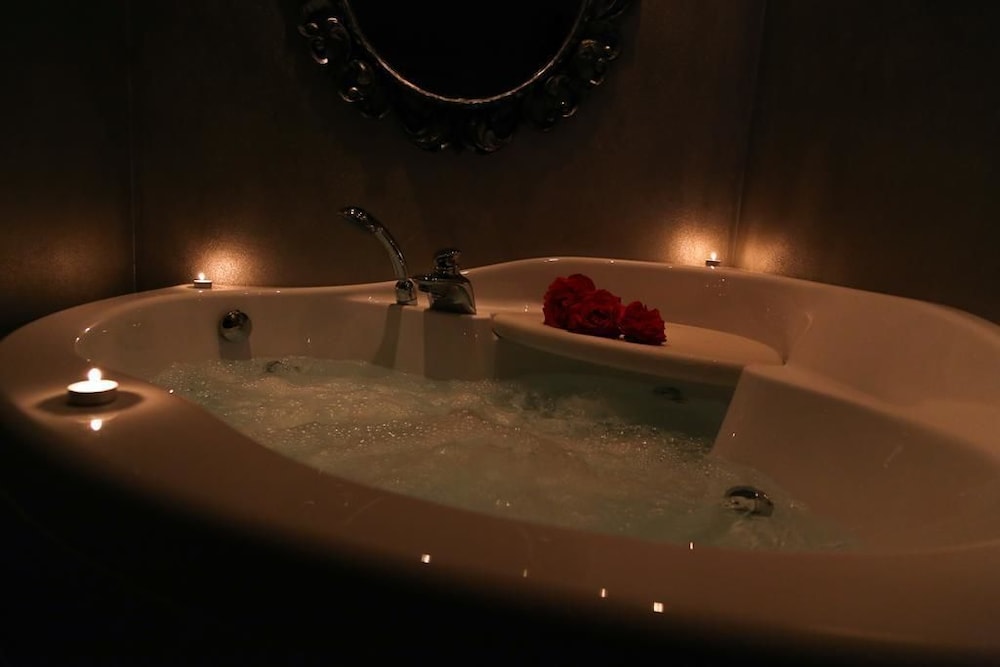 Suite, Jetted Tub photo 2