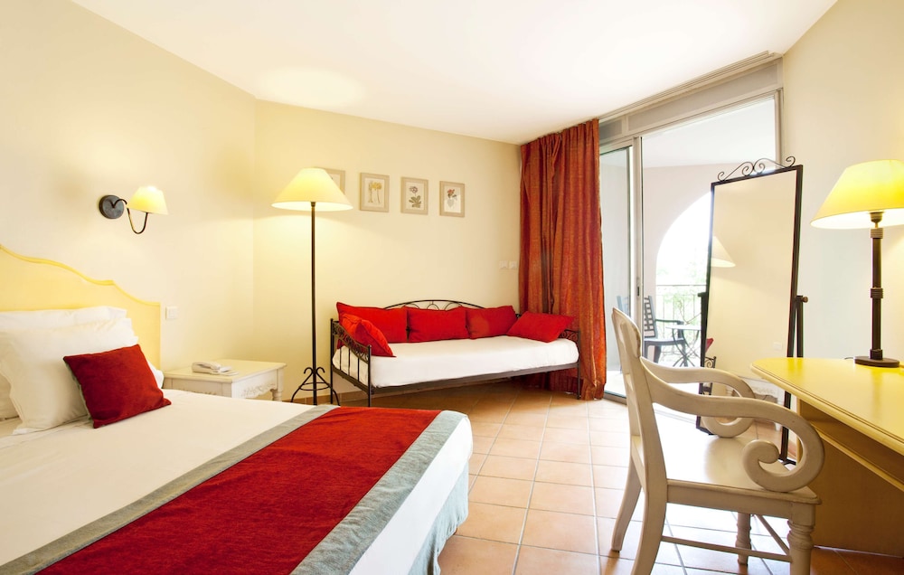 Executive Room, 1 King Bed, Patio (20SQM, Flatscreen TV)