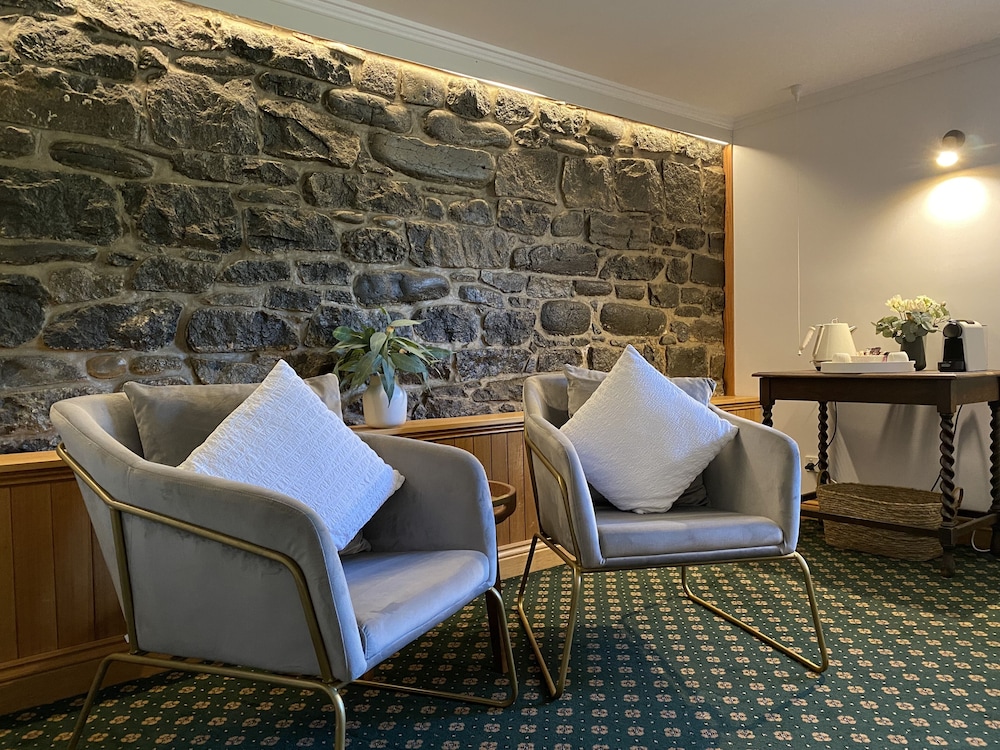 Queen Cellar Room (non ensuite) photo 3