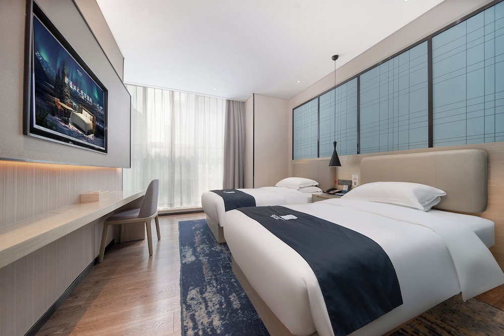 Luxury Twin Room, City View