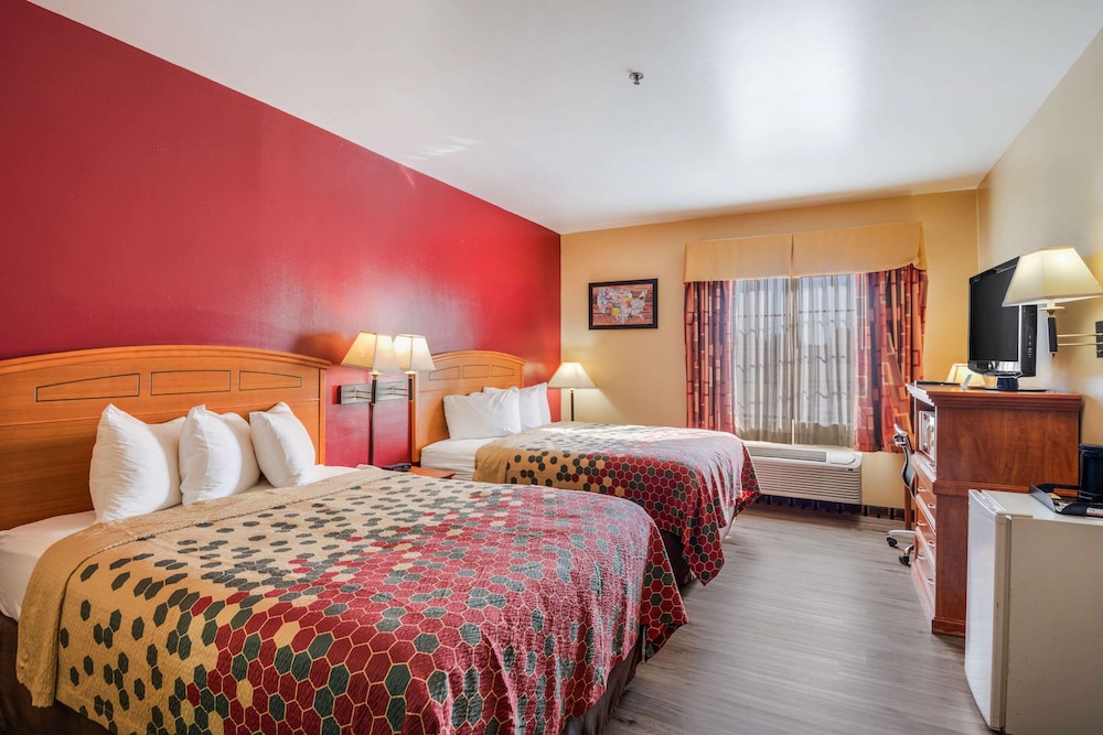 Standard Room, 2 Queen Beds, Non Smoking - Photo 1