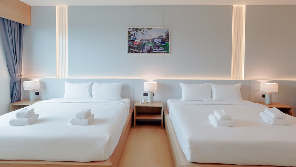 Suite Room - Photo 7