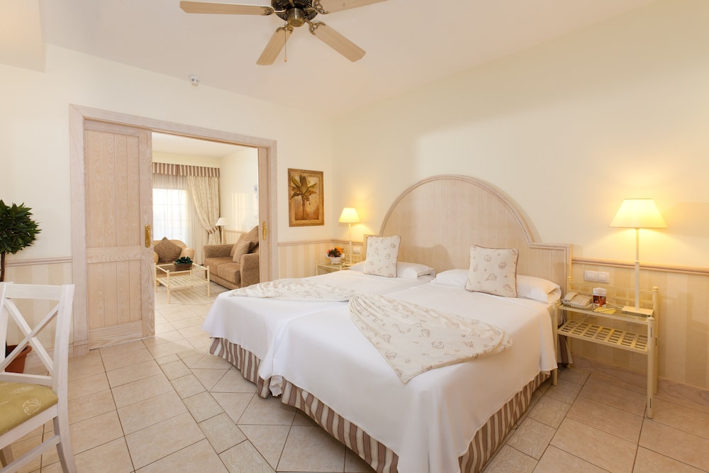 Habitación Familiar Superior (2 Adultos y 1 Niño)