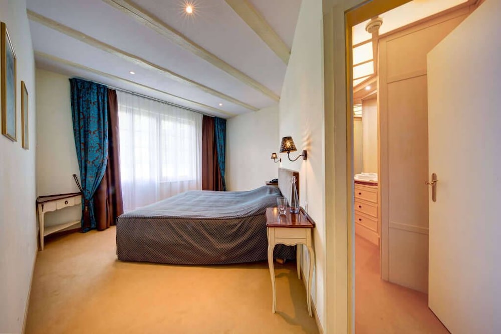 Suite, Balcony, Valley View - Photo 3