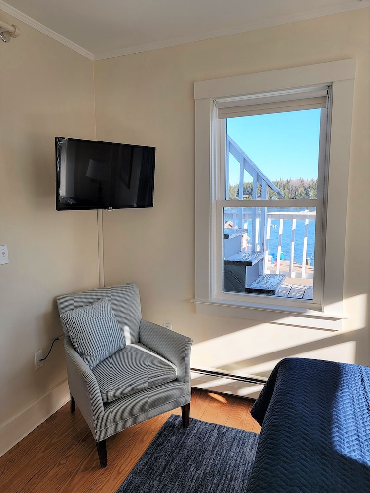 Inner Harbor View Standard Room (2, 6) photo 3
